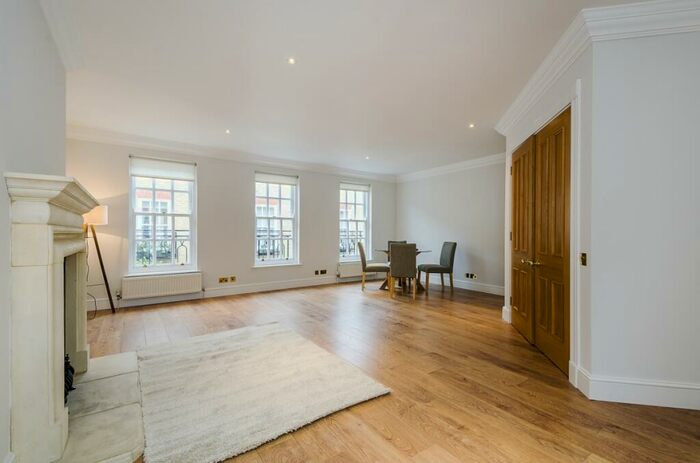 2 Bedroom Mews To Rent In Farrier Walk, SW10