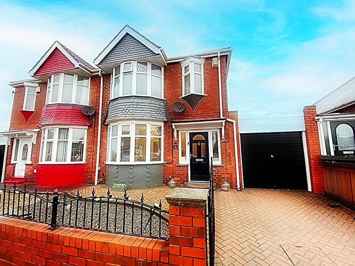 3 Bedroom Semi Detached House For Sale In Mcnamara Road, Wallsend, NE28