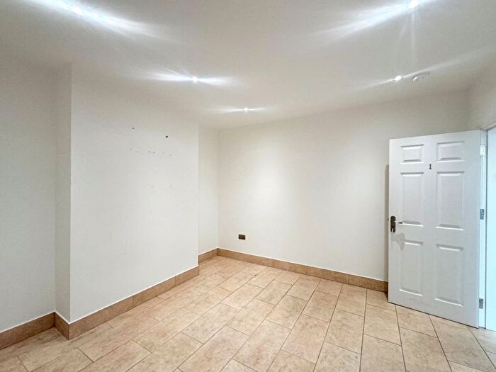 5 Bedroom Semi-Detached House To Rent In Deans Lane, Edgware, HA8