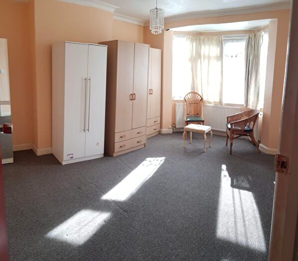 4 Bedroom Flat To Rent In Heming Road, Edgware, HA8