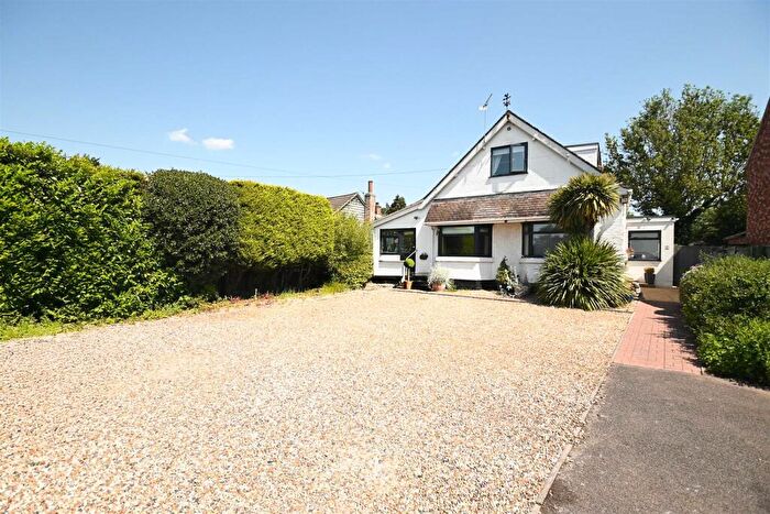 4 Bedroom Detached House For Sale In Cherry Orchard & Annexe, Rosliston Road South, Drakelow, DE15