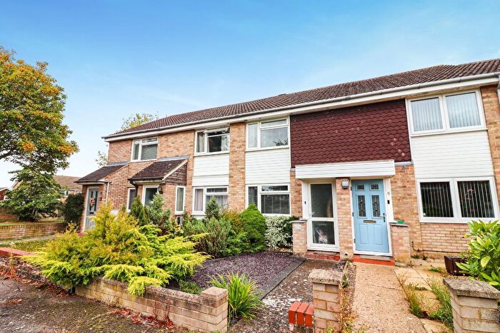 2 Bedroom Terraced House For Sale In Powis Road, Bedford, MK41