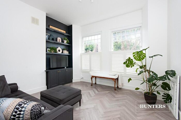 2 Bedroom Flat For Sale In Fordwych Road, West Hampstead, London, NW2