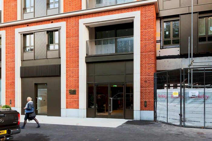 2 Bedroom Flat To Rent In Segrave Walk London, W2