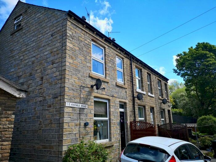 3 Bedroom Terraced House To Rent In Knowle Road, Huddersfield, West Yorkshire, HD7