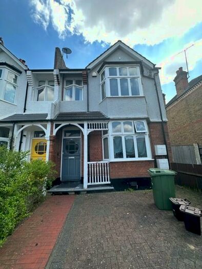 1 Bedroom Apartment To Rent In Weir Road, Balham, SW12