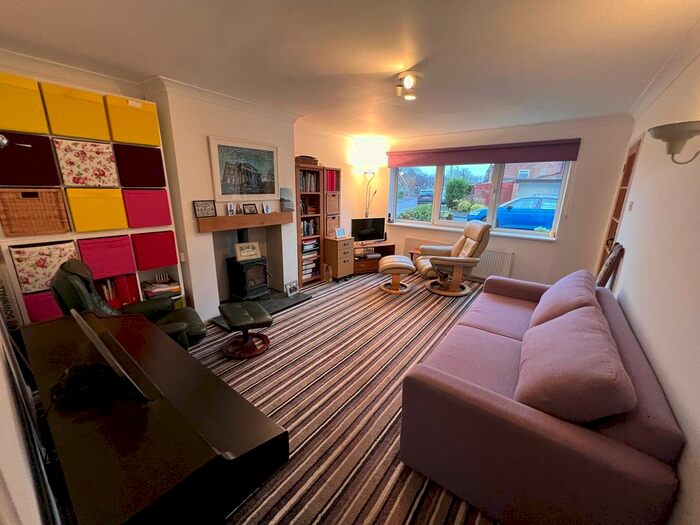 2 Bedroom Bungalow To Rent In Rockburgh Crescent, Walmer Bridge, Preston PR4