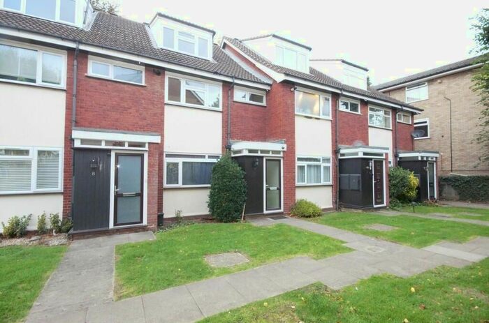 2 Bedroom Property To Rent In Cherrycroft Gardens, Westfield Park, Hatch End, Pinner, HA5