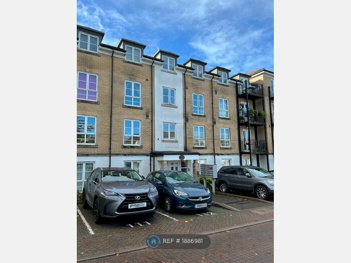 2 Bedroom Flat To Rent In Tudor Way, Knaphill, Woking, GU21