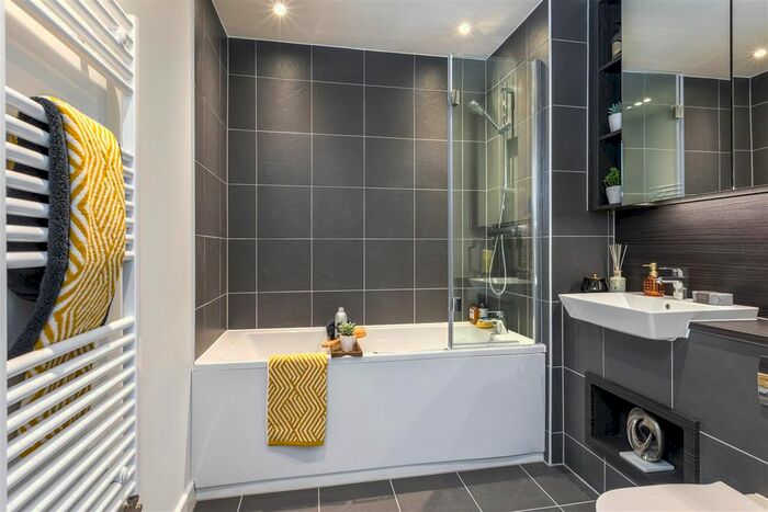 2 Bedroom Flat For Sale In Glenburnie Road, Tooting, London, SW17