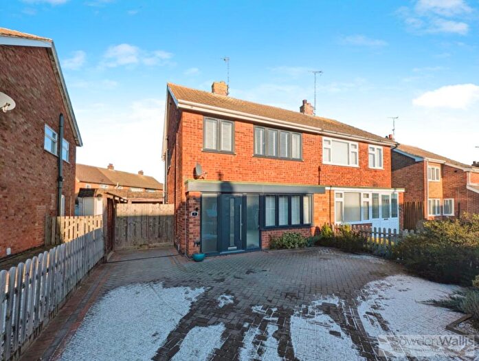 3 Bedroom Semi-Detached House For Sale In Caithness Road, Stamford, PE9