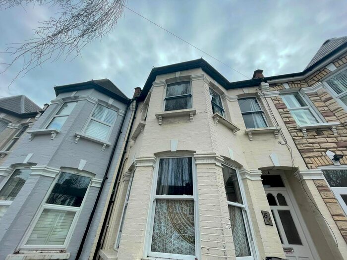 2 Bedroom Flat To Rent In Willingdon Road, London, N22