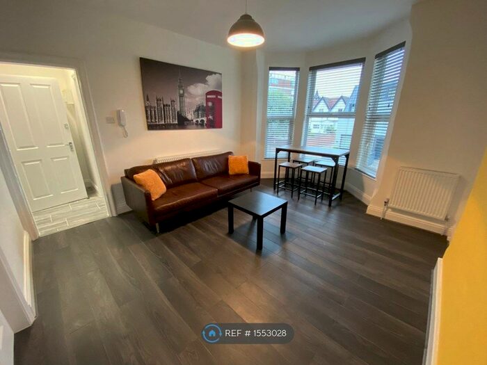 4 Bedroom Flat To Rent In Wilford Lane, West Bridgford, Nottingham, NG2