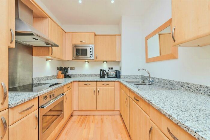 2 Bedroom Flat To Rent In Goswell Road, Clerkenwell, EC1V