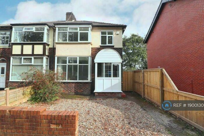 3 Bedroom Semi-Detached House To Rent In Bridgwater Road, Manchester, M28