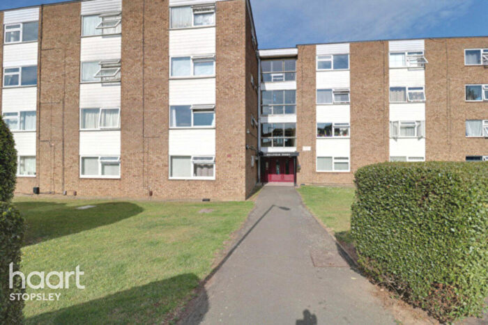 1 Bedroom Apartment For Sale In Handcross Road, Luton, LU2