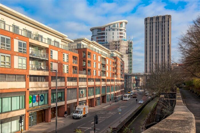 2 Bedroom Flat To Rent In Broad Weir, Bristol, BS1