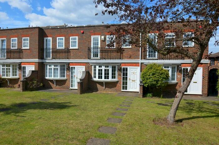 3 Bedroom Terraced House To Rent In Crook Log, Bexleyheath, DA6