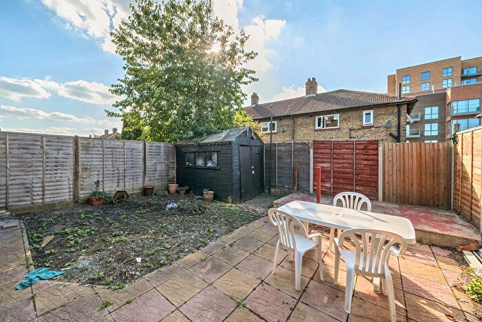 3 Bedroom End Terrace House For Sale In Eltham Green Road, Eltham, SE9