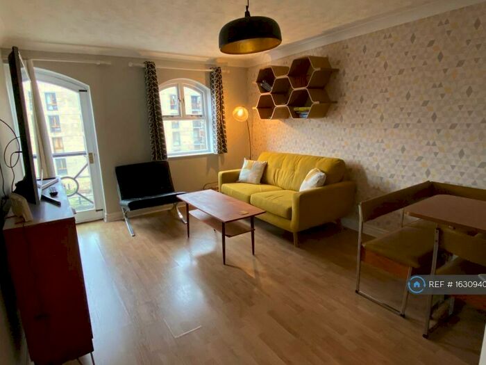 2 Bedroom Flat To Rent In Riverside Court, Leeds, LS1