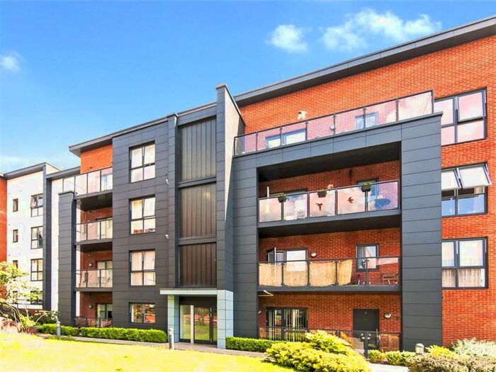 1 Bedroom Flat To Rent In Firwood Lane, Romford, RM3