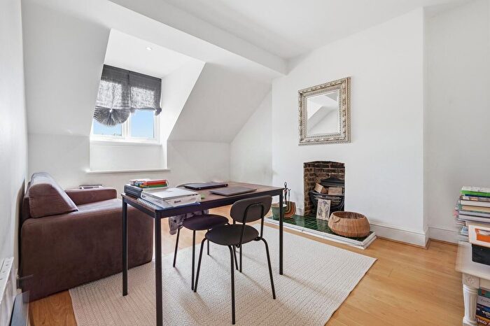 2 Bedroom Flat For Sale In Cambridge Mews, Wanstead, E11