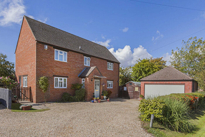 4 Bedroom Detached House For Sale In Mill Lane, Upper Arncott, OX25