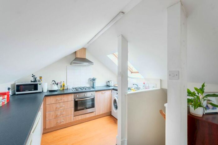 1 Bedroom Flat To Rent In Tremadoc Road, Clapham High Street, London, SW4