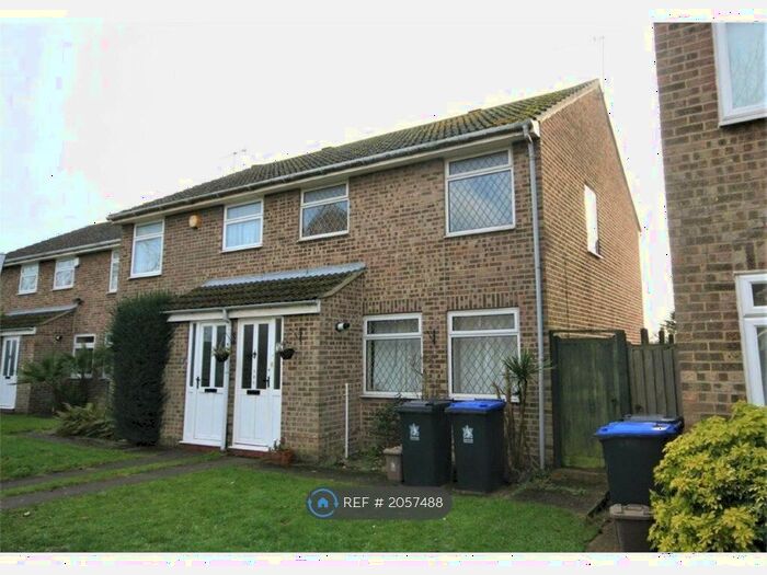 3 Bedroom Semi-Detached House To Rent In Leas Drive, Iver, SL0