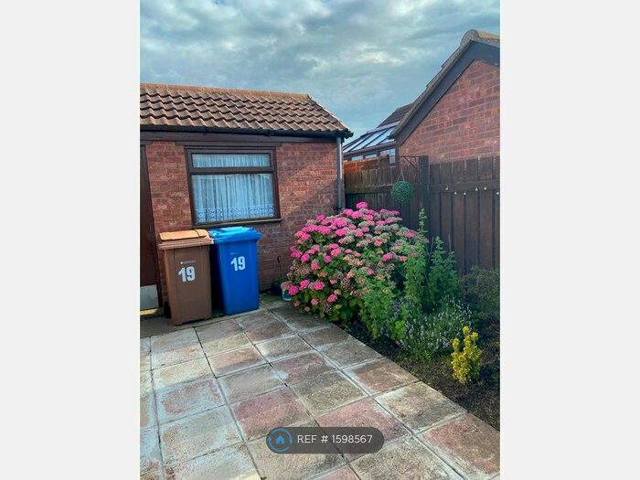 2 Bedroom Bungalow To Rent In Hunter Close, Preston, Hull, HU12