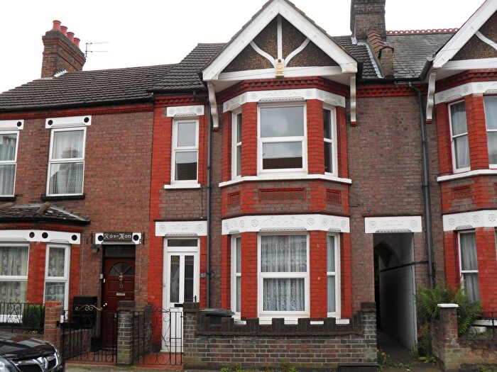 3 Bedroom Terraced House To Rent In Reginald Street, Luton, Bedfordshire, LU2