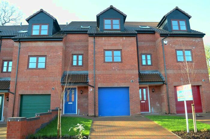 4 Bedroom Terraced House To Rent In Padbrook Mews, Cullompton, Devon, EX15