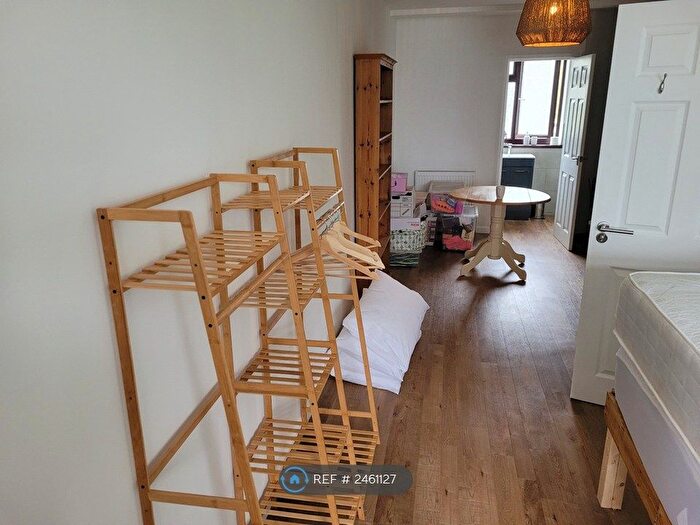 Studio To Rent In Priory Rd, Gosoort, PO12