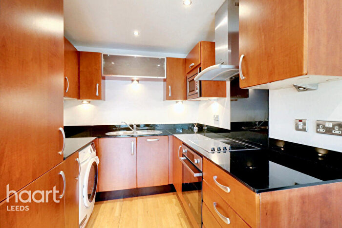 2 Bedroom Apartment For Sale In Armouries Way, Leeds, LS10