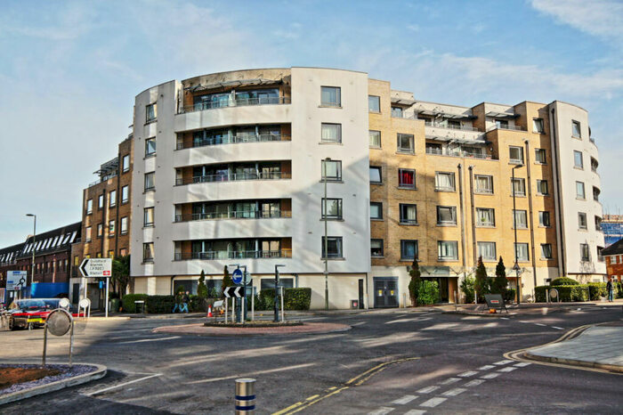 1 Bedroom Flat To Rent In Chertsey Road, Woking, GU21