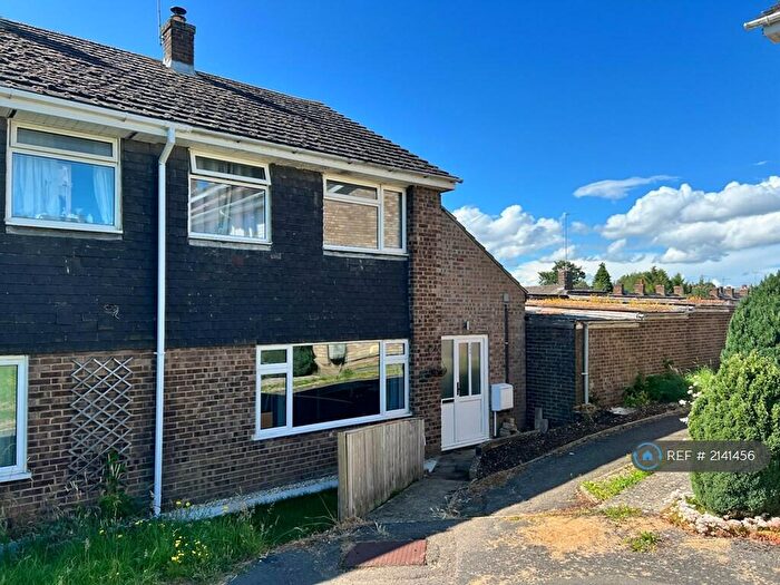 4 Bedroom Semi-Detached House To Rent In Farmers Close, Witney, OX28