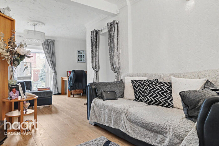 3 Bedroom Semi Detached House For Sale In Marston Avenue, Dagenham, RM10