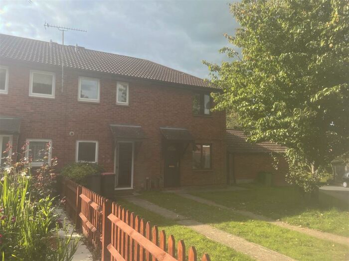 2 Bedroom House To Rent In St. Sampson Road, Crawley, RH11