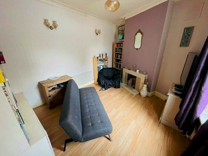 3 Bedroom Detached House For Sale In Woodhouse Road, Keighley, West