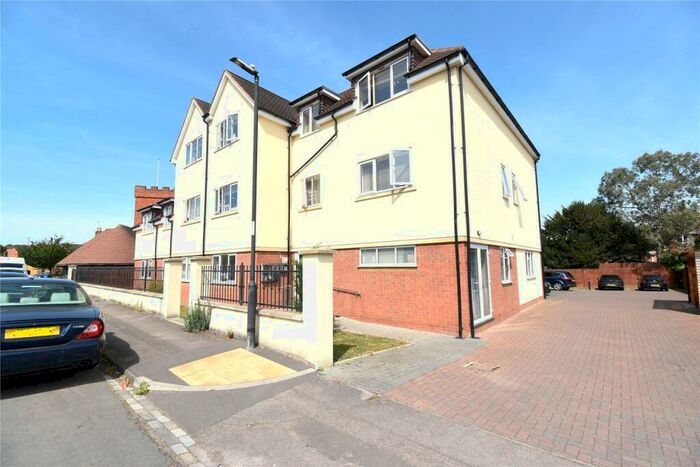 2 Bedroom Apartment To Rent In Danish Court, - St. Peters Road, Maidenhead, Berkshire, SL6