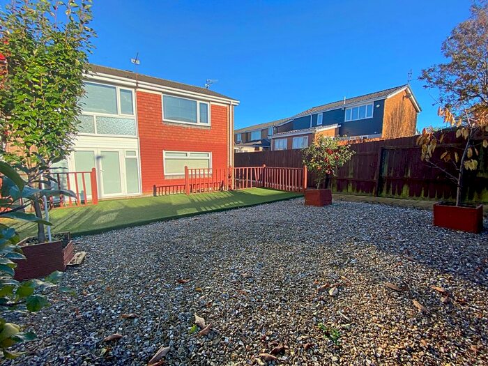 2 Bedroom Flat To Rent In Glenwood Walk, Chapel Park, Newcastle Upon Tyne NE5
