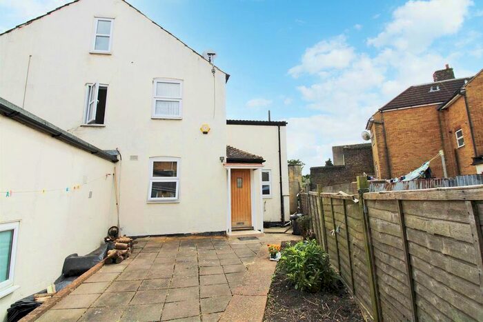 2 Bedroom Property To Rent In Canterbury Street, Gillingham, ME7