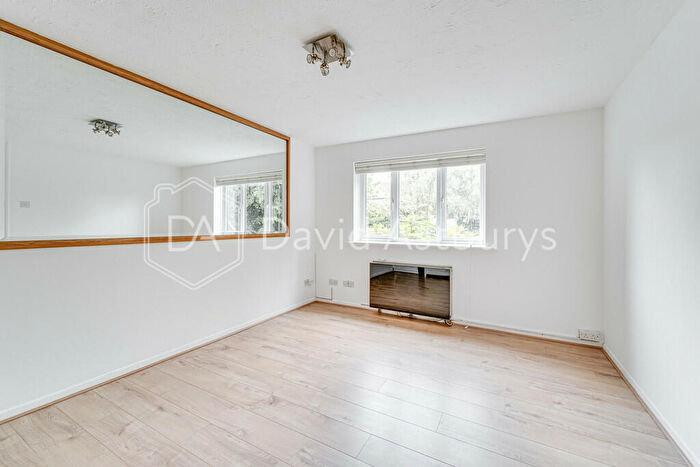 Studio To Rent In Laburnum Close, Friern Barnet, London, N11