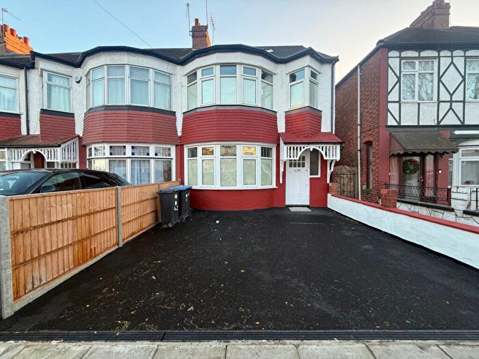 5 Bedroom House To Rent In Ecclesbourne Gardens, Palmers Green, N13