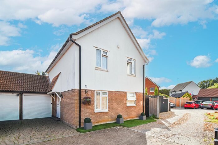 4 Bedroom Link Detached House For Sale In Horseman Court, Kelvedon Hatch, Brentwood, CM15