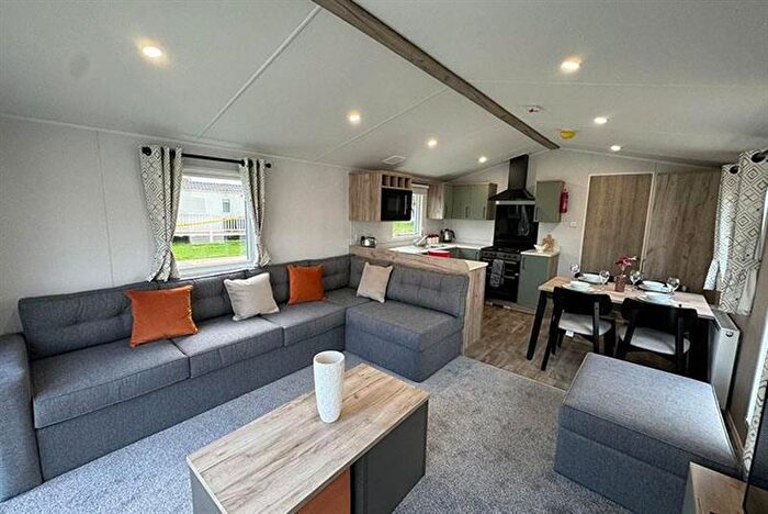 3 Bedroom Lodge For Sale In Willerby Buxton, Tattershall Lakes Country Park, Sleaford Rd, Tattershall, Lincolnshire, LN4