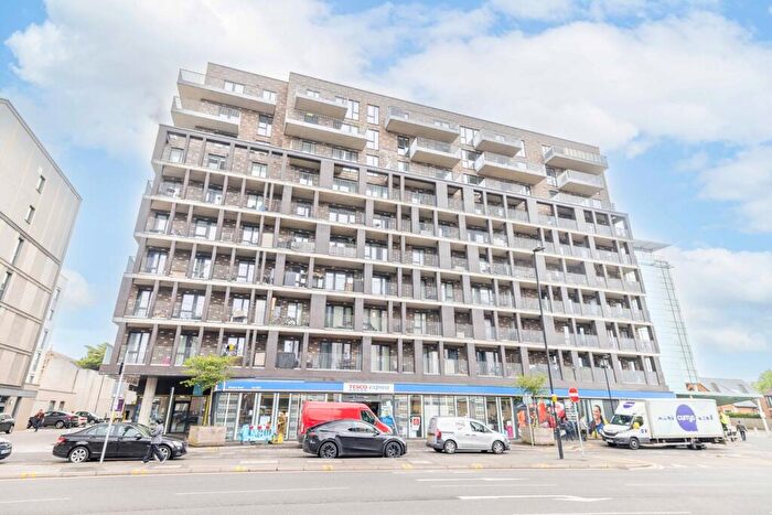 2 Bedroom Apartment For Sale In Windsor Road, Slough, SL1