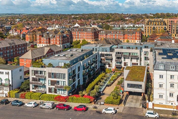 2 Bedroom Flat For Sale In Somerhill Avenue, Hove, BN3