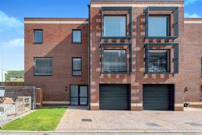 3 Bedroom Property To Rent In Swallow Street, Swansea, SA1