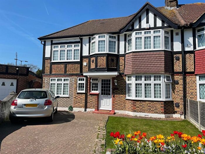 4 Bedroom Property For Sale In St. Pauls Close, Hounslow, TW3